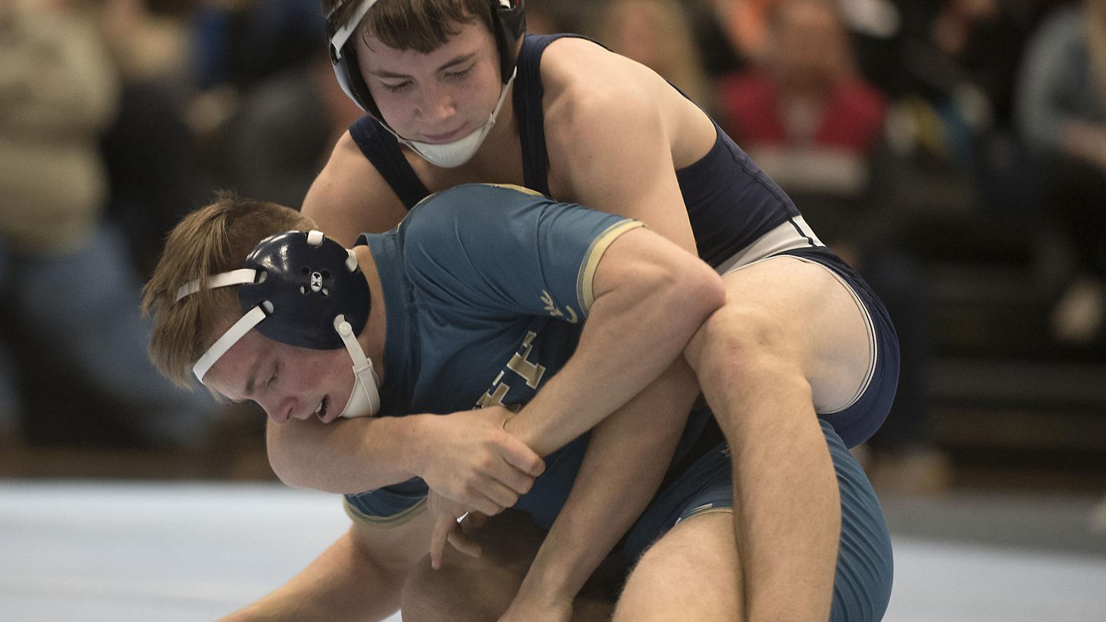 Belleville East's Thebeau plans to wrestle for Cornhuskers on steady diet of sweet potatoes